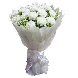 Send Online this royal looking Hand Bunch of Online White Cranations in a tissue wrap