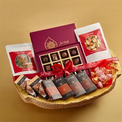 Nutty  N  Chocolatey Delight Hamper to Muvattupuzha