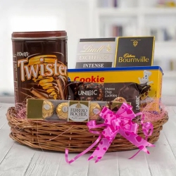 Delectable Chocolate Gift Basket to Muvattupuzha