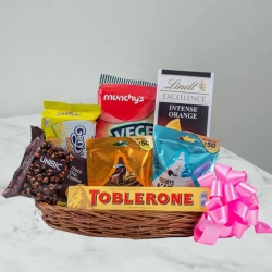 Tasty Chocolate Gift Basket to Muvattupuzha