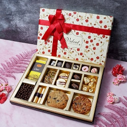 Tempting Mothers Day Chocolates N Cookies Hamper to India