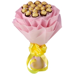 Majestic Love Bouquet of 24 Pcs. Ferrero Roacher Chocolates to Uthagamandalam