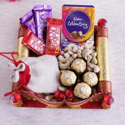 Exclusive Assorted Chocolates n Dry Fruits Tray to Karunagapally