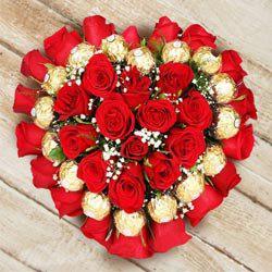 Delightful Heart Shaped Arrangement of Roses N Ferrero Rocher Chocolate to Muvattupuzha