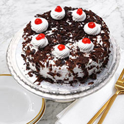 Sumptuous Black Forest Cake from 5 Star Bakery to Gudalur (nilgiris)