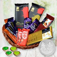 Joyful Gift Hamper of Chocolates and Happiness to Kanjikode