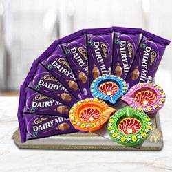 Exquisite Combo of Delicious Chocolates with Other Gifts to Tirur