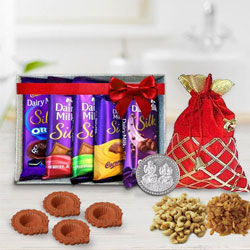 Diwali Gift of Cadbury Silk Assortment n Crunchy Dry Fruits, Free Coin to World-wide-diwali-chocolates.asp