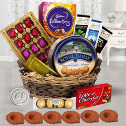 Marvelous Diwali Chocolates Gift Basket for Family to Mavelikara