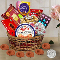 Wonderful Chocolate Gifts Basket for Diwali to Irinjalakuda
