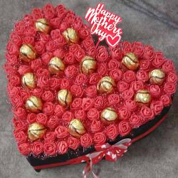 Attractive Sapphire Hazelfills Chocolate N Art Rose Heart Bed with Moms Day Topper to Muvattupuzha