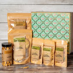 Delicious Assorted Snacks Treats Gift Hamper to Palai
