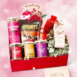 Sweetheart Snack Surprise Gift Set