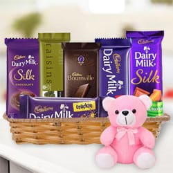 Wonderful Gift Hamper of Chocolates N Teddy to Muvattupuzha