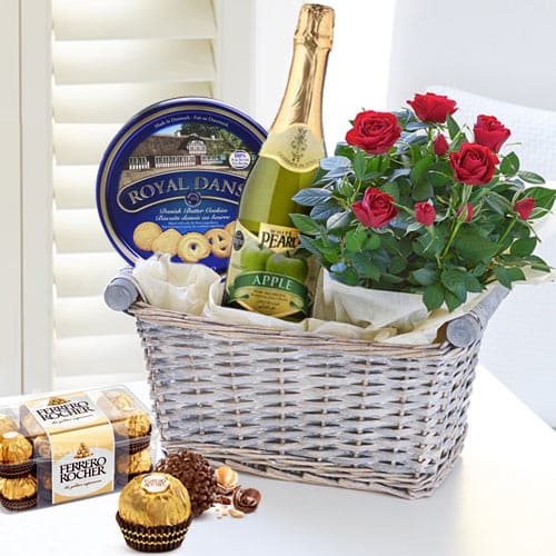 Delicious Gourmet Gift Basket with Red Rose Bouque... to Tirur