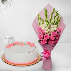 Lovely Roses n Gladiolus Bouquet with Strawberry Cake to Tirur