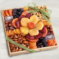 Fabulous Mothers Day Special Dry Fruits Assortment in Tray to Dadra and Nagar Haveli