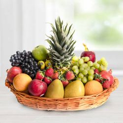 Mouth-watering fresh and healthy Seasonal Fruit basket to Irinjalakuda