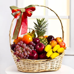 Mouth-Watering Fresh Fruits Gift Basket to Marmagao