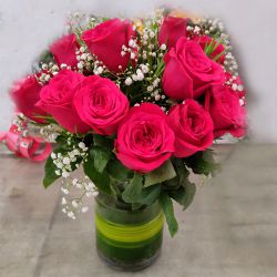 Cheerful Glass Vase Display of Red Roses to Sivaganga