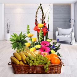 Splendid mixed Flowers including delicious Fresh Fruits to Perumbavoor