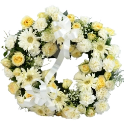Pristine Assorted White N Yellow Flowers Wreath to Alwaye