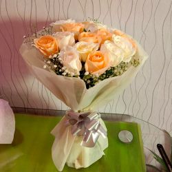 Classic Peach N White Roses Bouquet to Perumbavoor