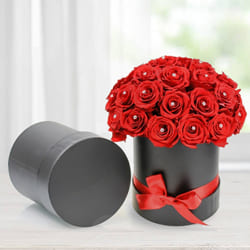 Alluring Red Roses in Black Cardboard Gift Box to Karunagapally