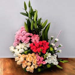 Exclusive Mixed Flowers Arrangement to Marmagao
