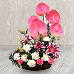 Pristine Pink N White Flowers Arrangement to Muvattupuzha