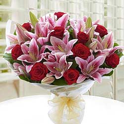 Exquisite Bunch of Red Roses & White Lilies to Rajamundri