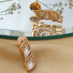 Elegance in Motion Gold   Diamond Earrings to Nipani