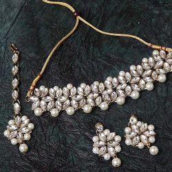 Beautiful Kundan Jewellery Set to Palani