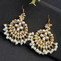 Elegant Kundan Glamour Earrings to Uthagamandalam