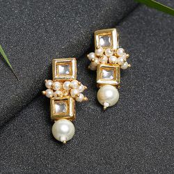 Elegant Kundan Earrings Set to Hariyana