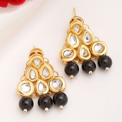 Sophisticated Black Kundan Earrings to Nipani