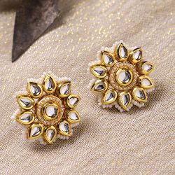 Elegant Kundan Earrings to Hariyana