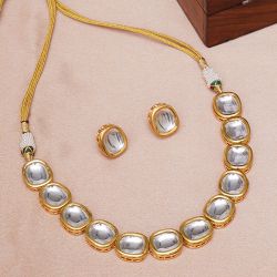 Timeless Kundan Choker and Studs to Alwaye