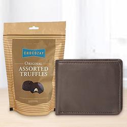 Arresting Rich Borns Gents Wallet with Assorted Truffle Chocolates to Nipani