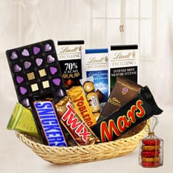 Popular Temptation Basket of Assorted Chocolates to Kanjikode