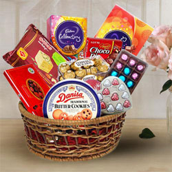 Outstanding Mothers Day Goodies Hamper to India