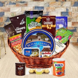Classy Gift Basket of Assortments for Dad to Muvattupuzha