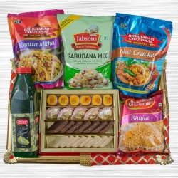 Exquisite Food N Assortments Hamper to Uthagamandalam