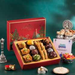 Luscious Baklava N Indian Sweets Medley to Tirur